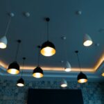 Nowoczesne lampy wiszące jako kluczowy element wnętrza.