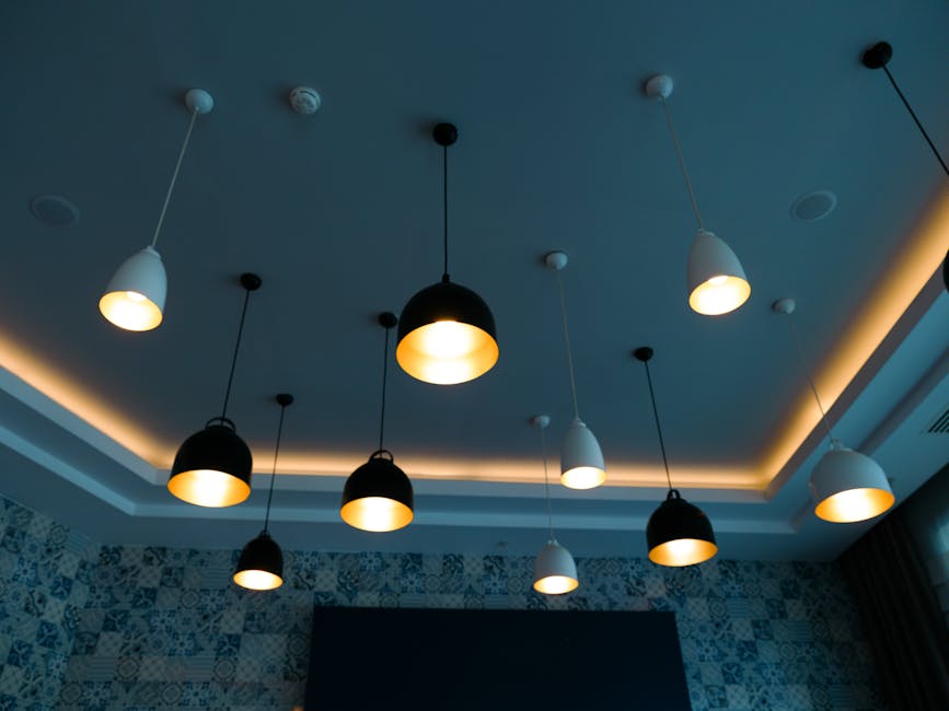 Nowoczesne lampy wiszące jako kluczowy element wnętrza.